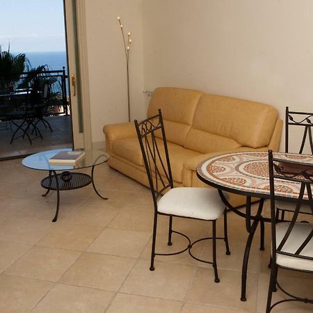 Taormina Seaview Apartment - Taormina Holidays Екстер'єр фото
