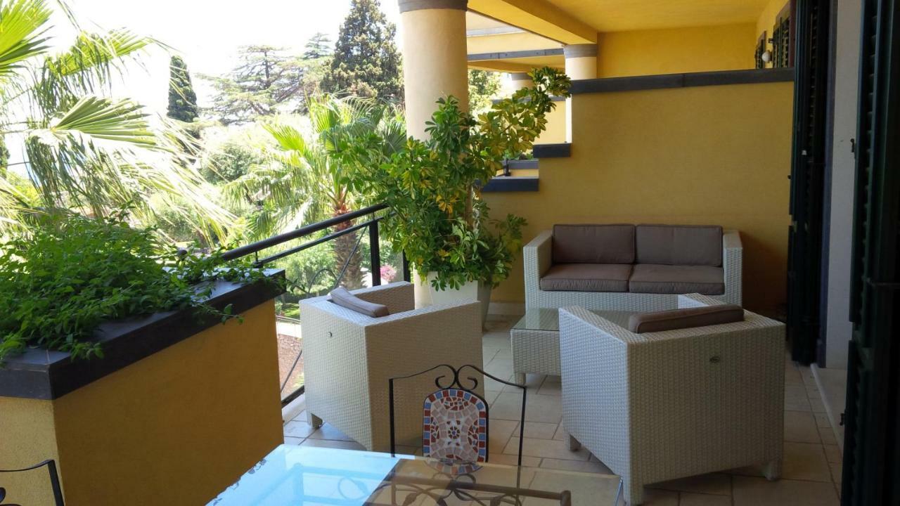 Taormina Seaview Apartment - Taormina Holidays Екстер'єр фото