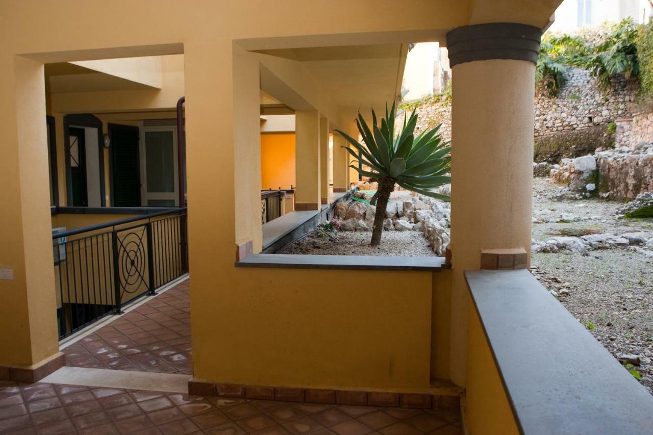 Taormina Seaview Apartment - Taormina Holidays Екстер'єр фото