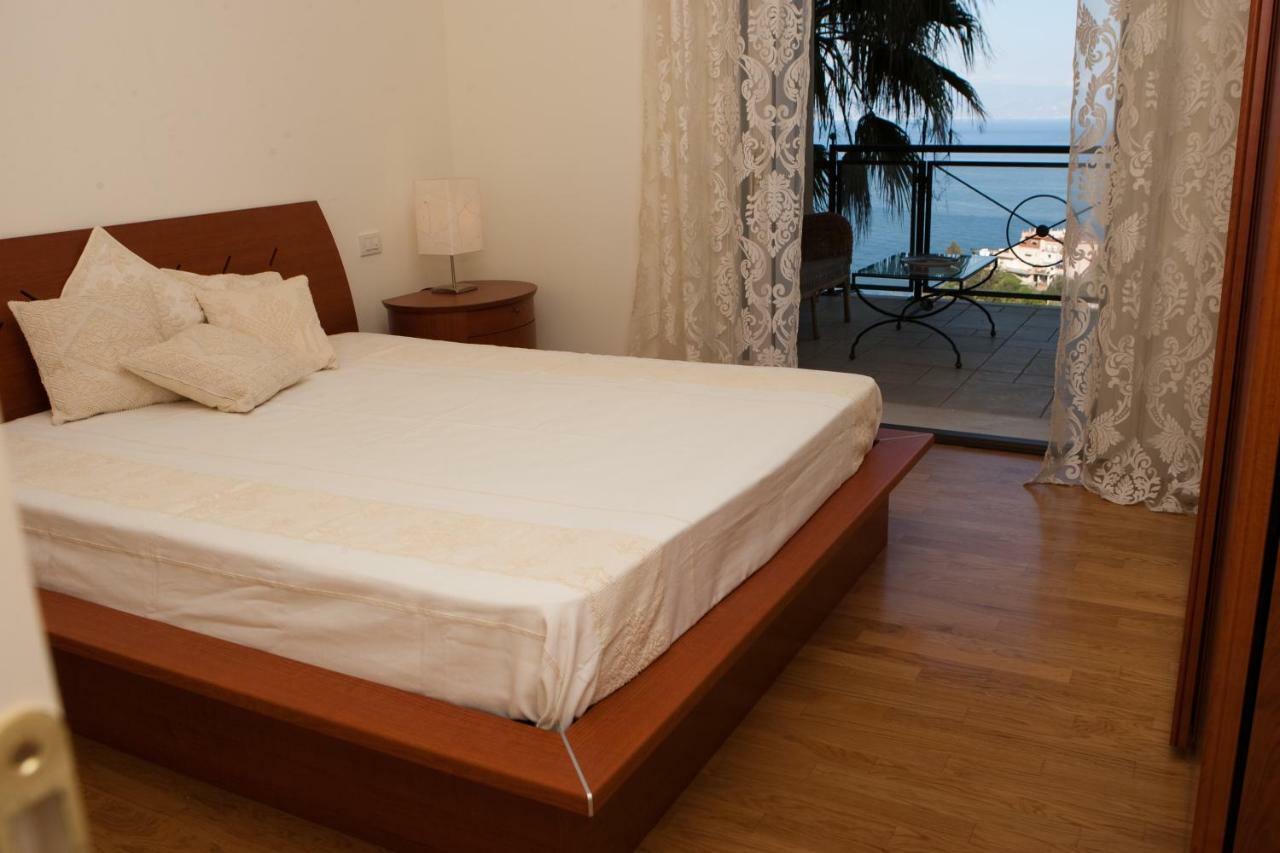 Taormina Seaview Apartment - Taormina Holidays Екстер'єр фото